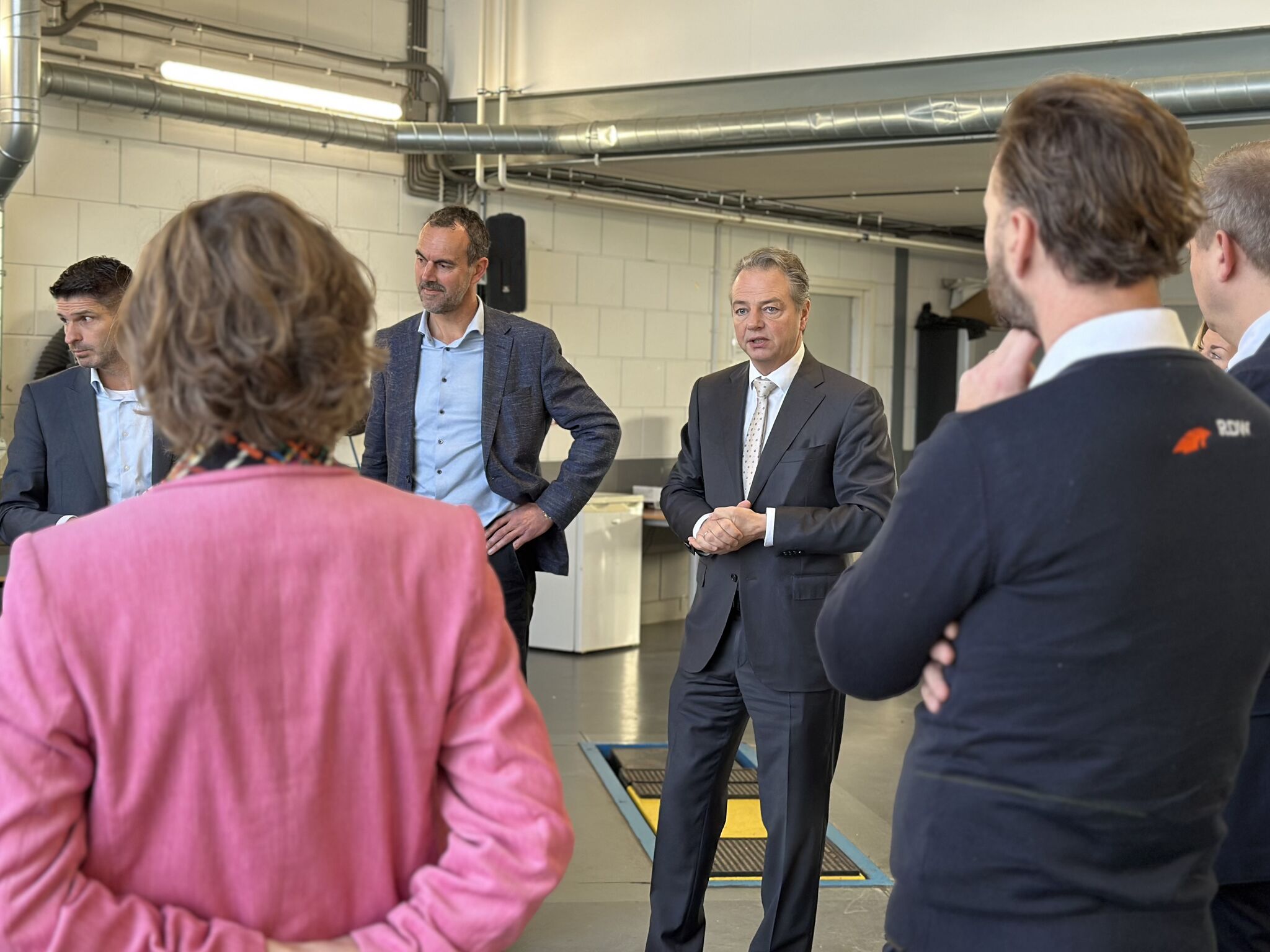SELANA-oprichters ontmoeten de Nederlandse minister van Infrastructuur